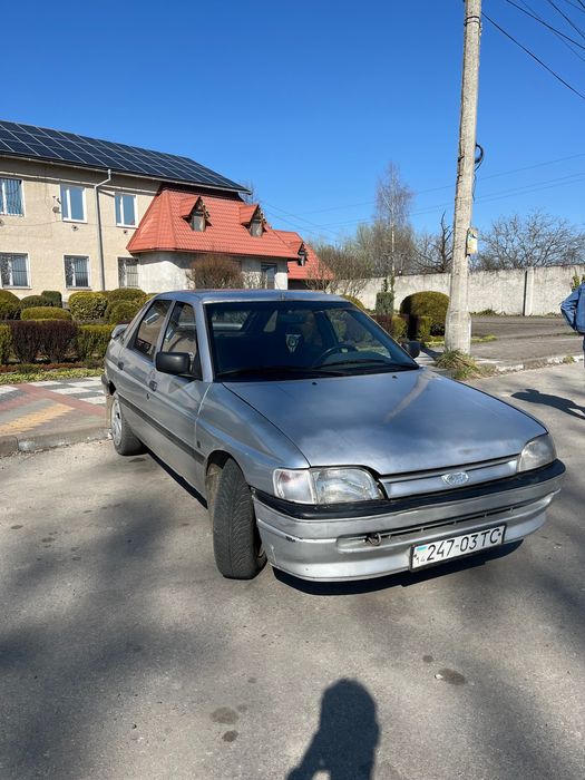 Форд ескорт 1.4 бенз