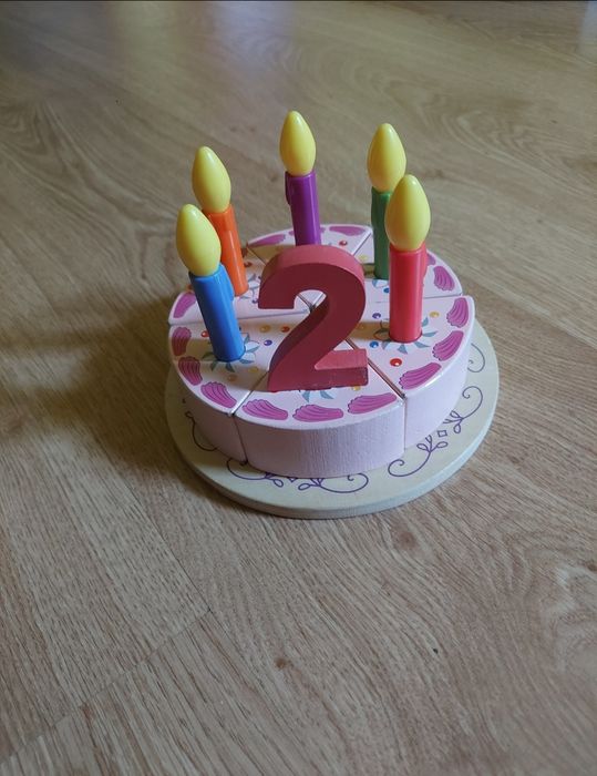 Drewniany tort do zabawy