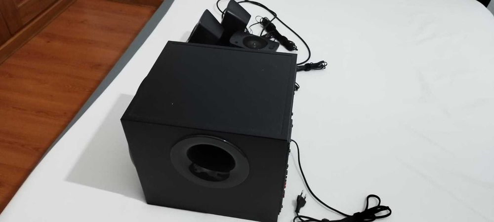 Logitech Z-906 Surround System 5.1