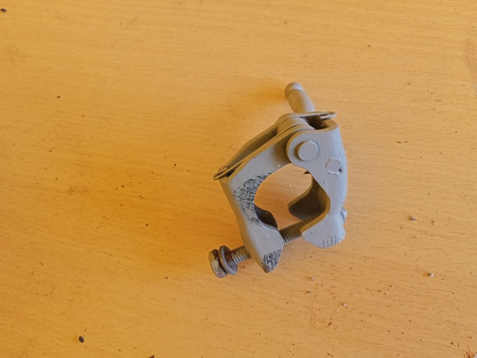 obejma regulatora zawieszenia hydraulicznego tył Citroen C5