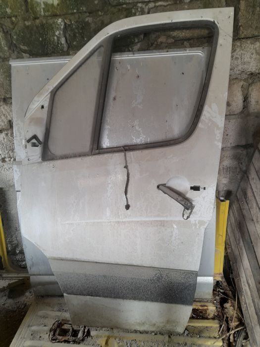 Двері мерседес спрінтер