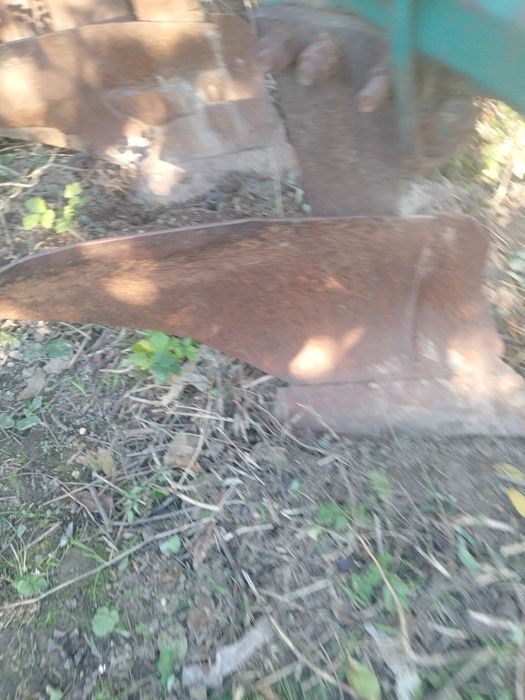 Продаю плуг трьох корпусний