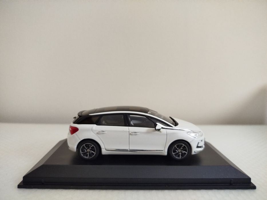 Miniatura Citroen DS5 Nova 1/43
