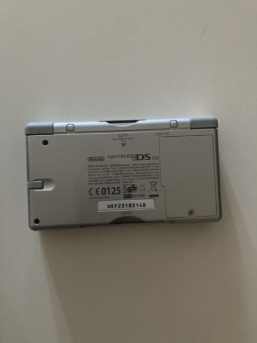 Nintendo DS cinza