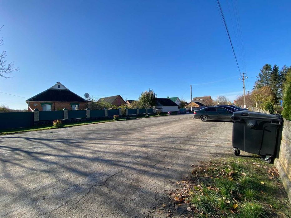 Продається земельна ділянка комерційного призначення в Бохониках