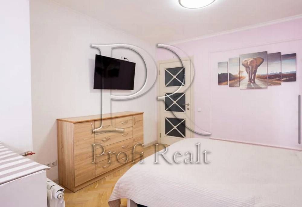 Продаж 4 кімнатна квартира вул. Шептицького 3Б / метро Лівобережна