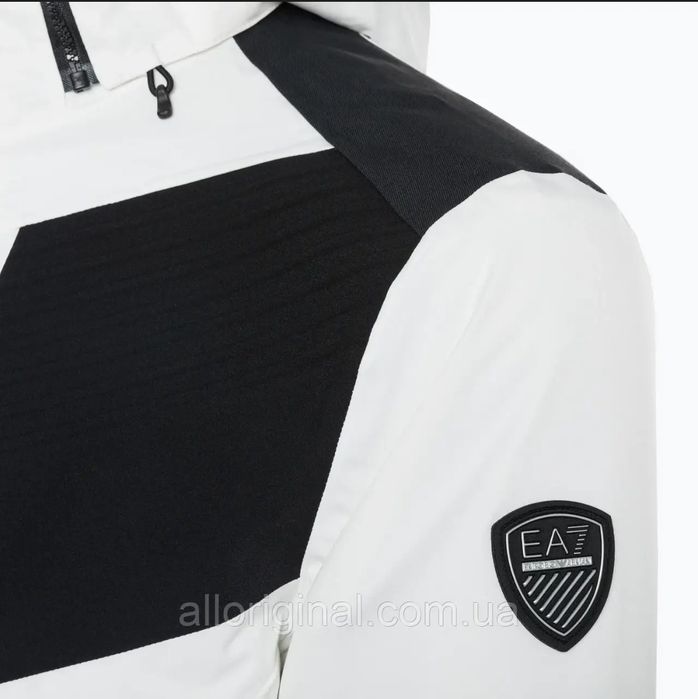Emporio Armani лижна куртка.