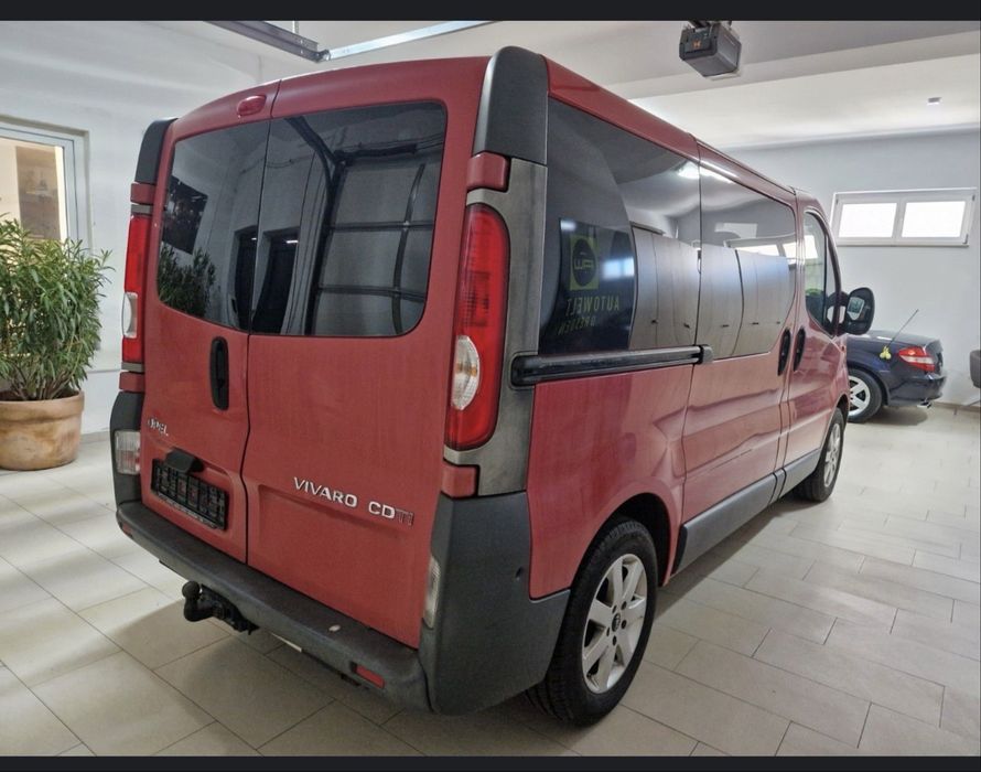 Aluguer Vivaro de 9 lugares