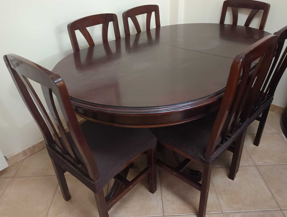 Mesa sala de jantar com cadeiras