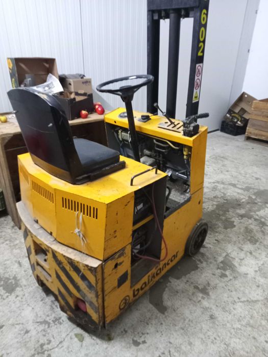 Sprzedam wózek widłowy elektryczny.