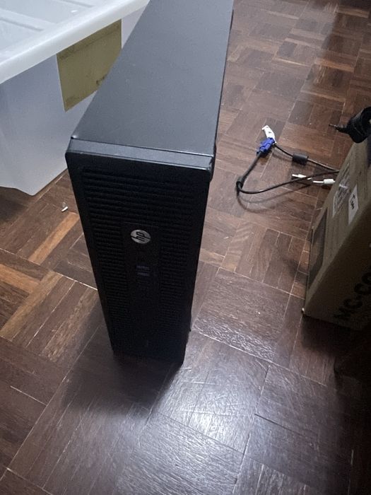 Lote de duas caixas de pc antigas