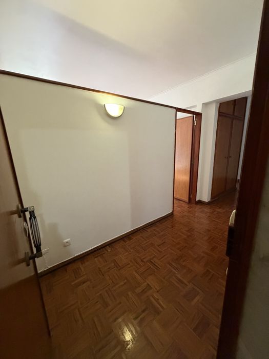 T3+1 c/2 casas de banho na Portela