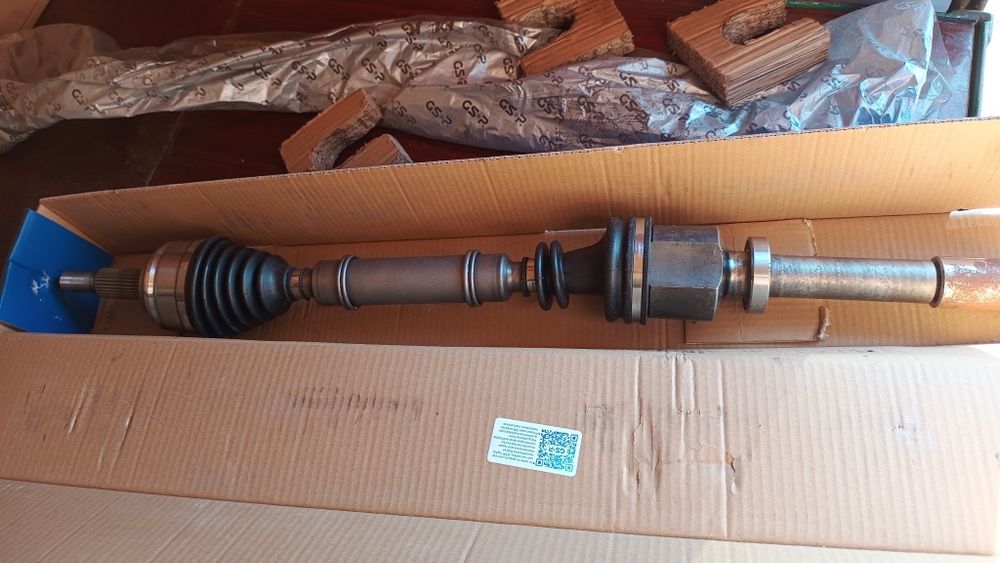 Продам новую полуось на Renault