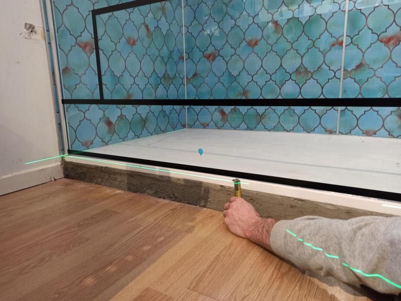 Serviços de canalização Fugadeágua base de duche, deteção e Reparação.