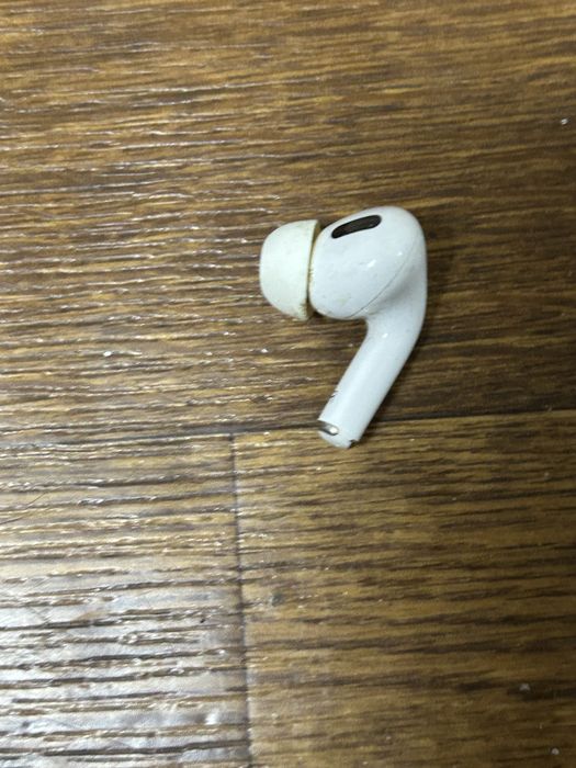Apple AirPods Pro правий навушник для ремонту чи запчастин