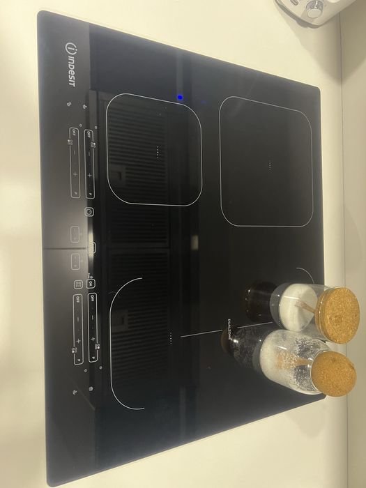 Placa inducao indesit com apenas 5 meses de uso, fatura a comprovar