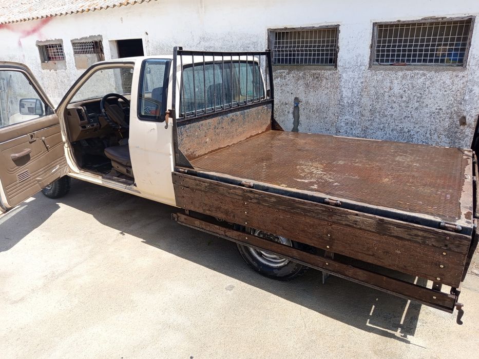 Carrinha de caixa aberta Nissan King cab