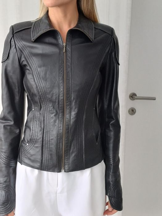 Классная Куртка кожаная чёрная на замке