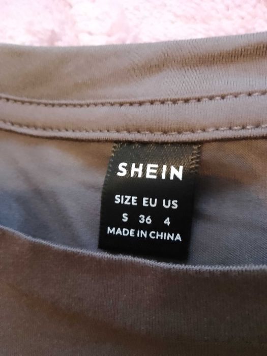 Ciemno szara koszulka z nadrukiem