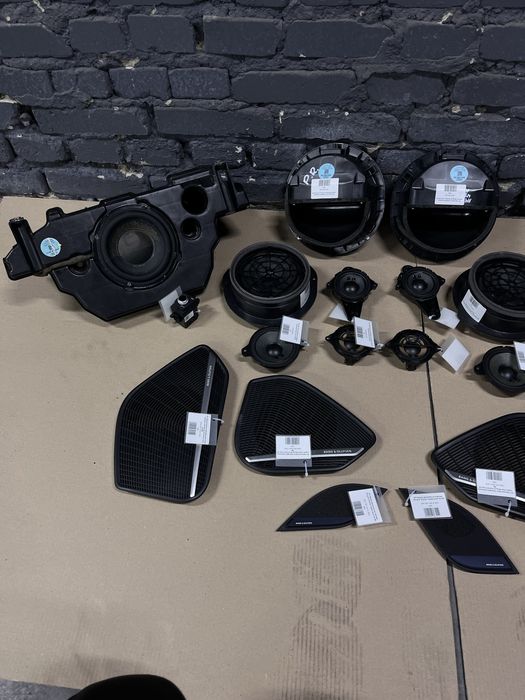 Комплект динаміків колонки усілок саббуфер накладки Audi A4B9 allroad