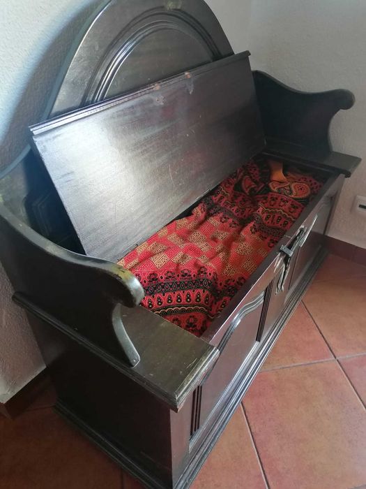 Banco /arca em madeira com arrumação 105×93×35cm