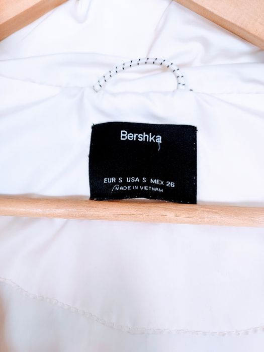 Blusão Bershka branco, com capuz, S