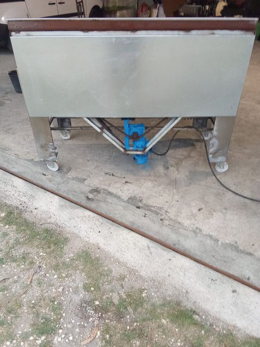 Churrasqueira a carvão para 21 frangos