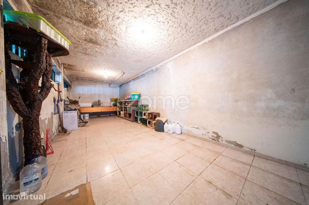 Moradia T4 com amplas áreas e elevado potencial em Mancelos