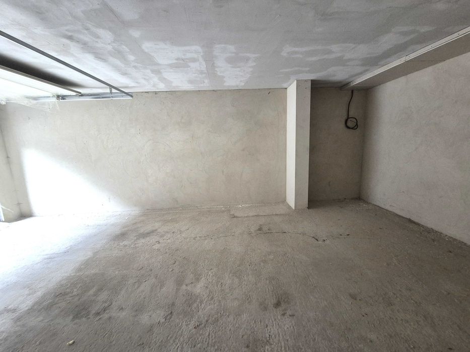 Оренда гаражу в ЖК Фемелі 4 секція. Площа 42.2м.кв.