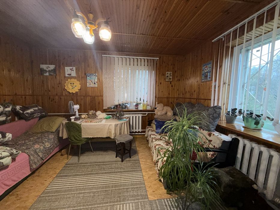 Будинок з ремонтом та виходом до водосховища . Велика ділянка, баня