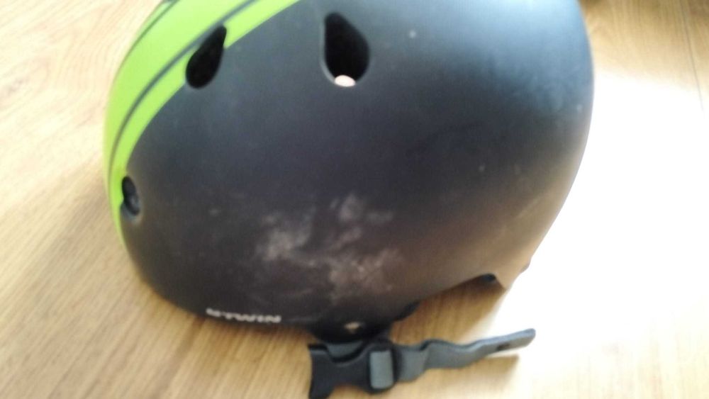 3 capacetes de protecção