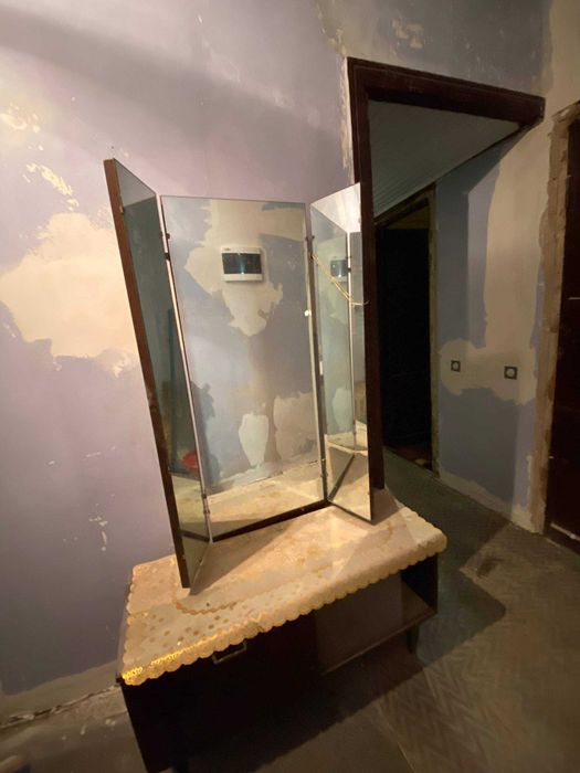 Трюмо з шухлядами