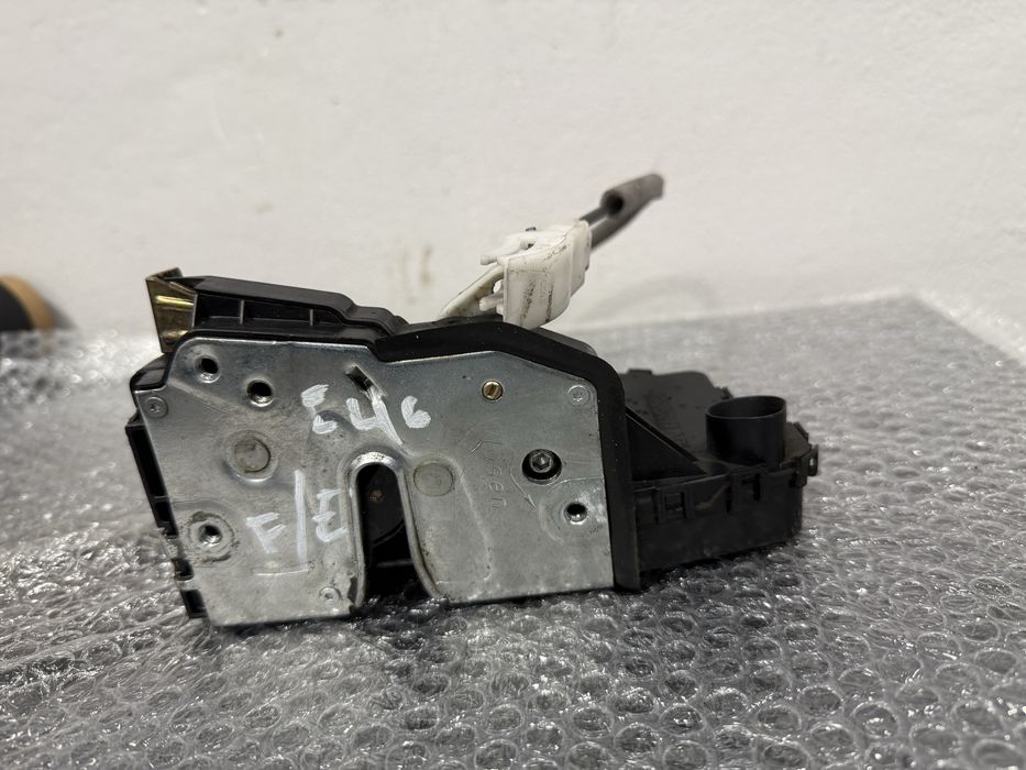 fechadura da porta frente esquerda BMW e46 320 ano 2002