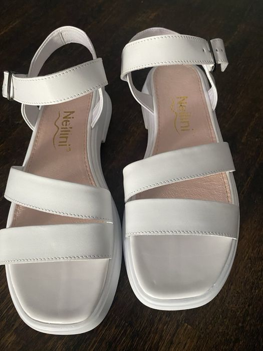 Босоножки кожанные 39 размер