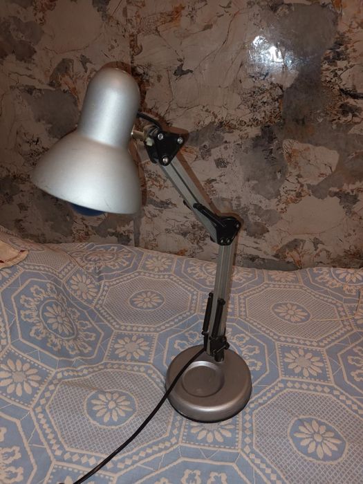 Candeeiro de mesa articulado... estirador/outro