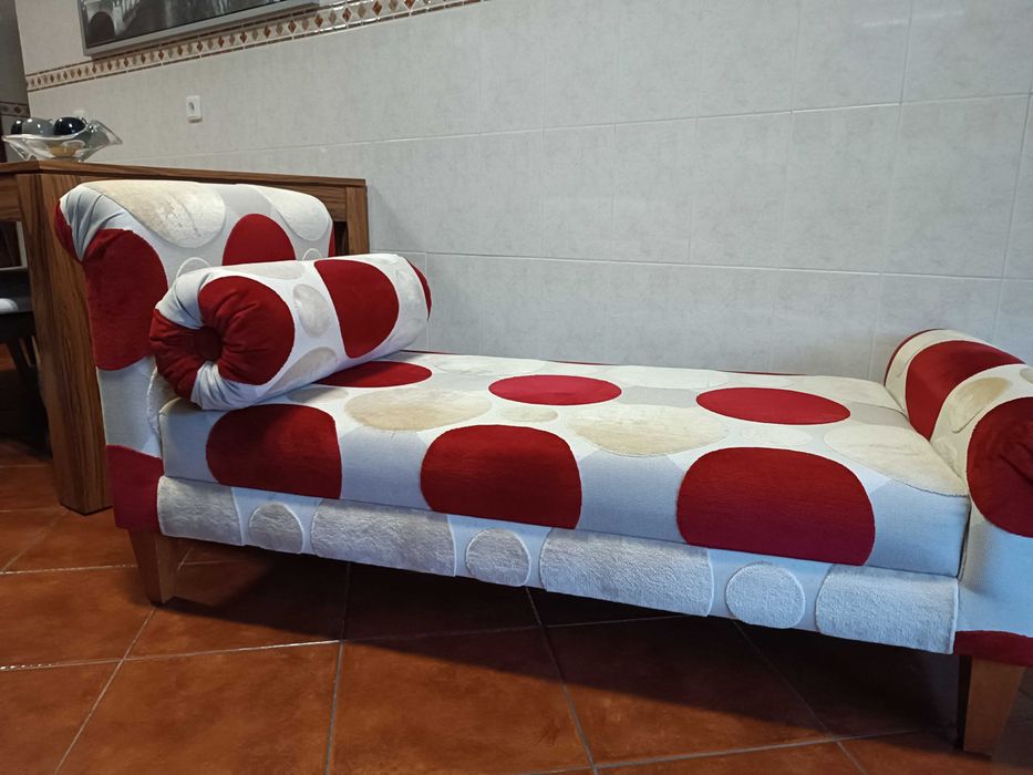 Premium-Quality Chaise Longue