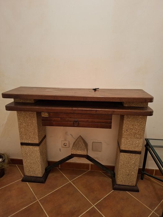 Sala de jantar com pedras em granito