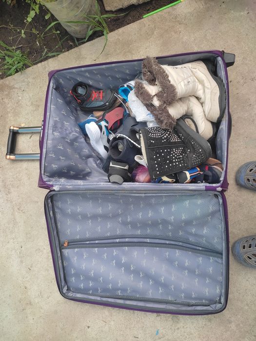 Продам величезну сумку на колесиках з вихідною ручкою