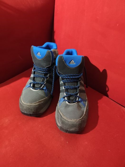 Sapatos e Botas Como Novos