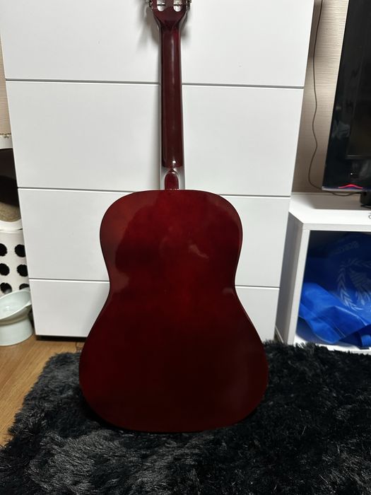 Новая классическая гитара с металлическими струнами