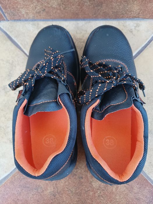 Mocne buty robocze   rozmiar 38