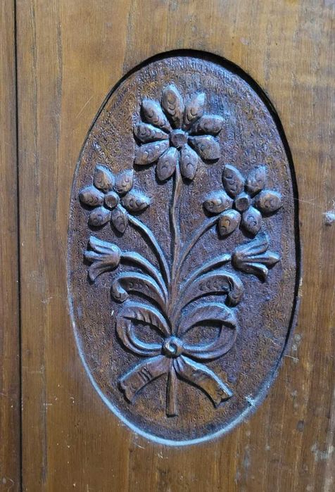 Aparador arte-nova da década de 40 do século XX