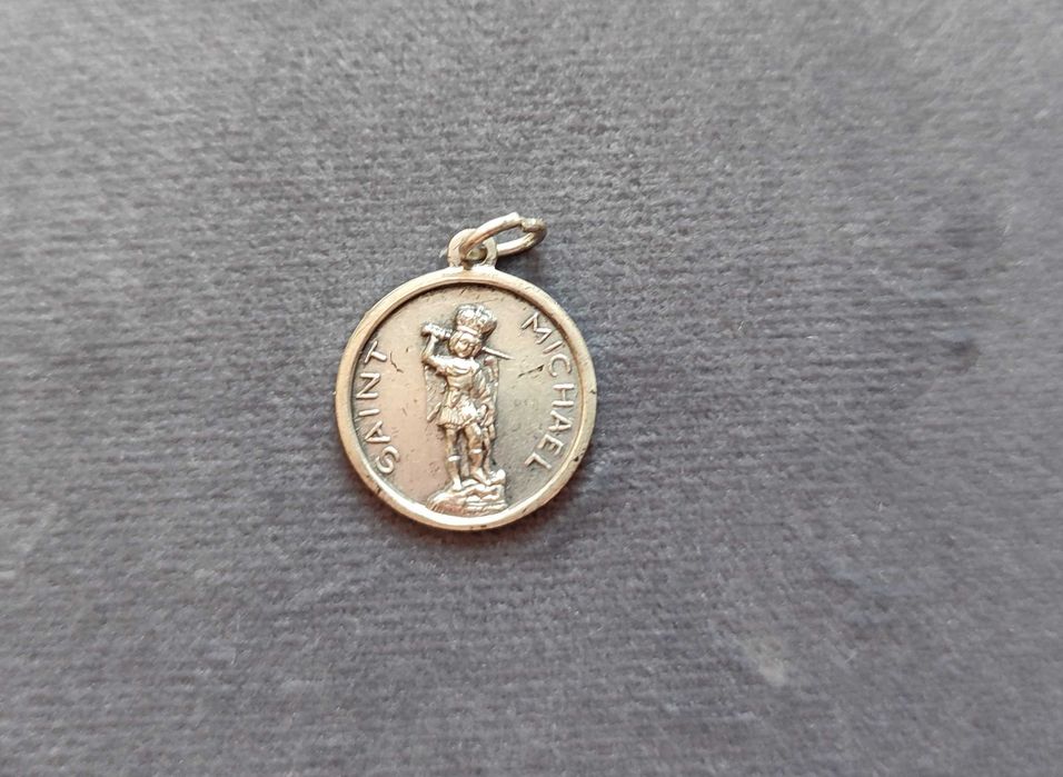 Medalik z Saint Michael