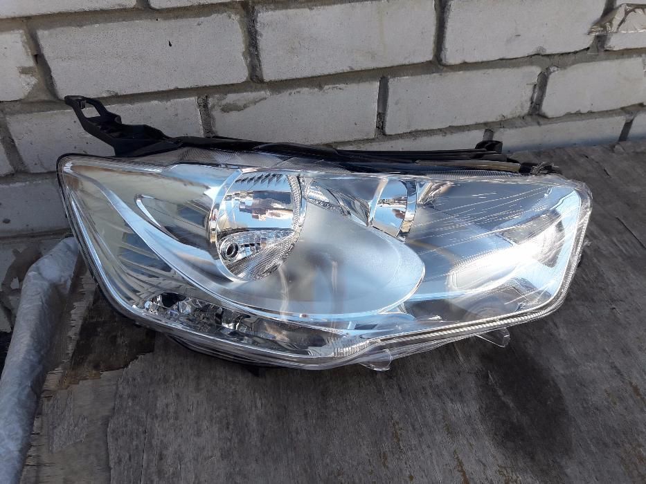 Фара левая правая  Citroen C-Elysee Сітроен Ц-Еліз