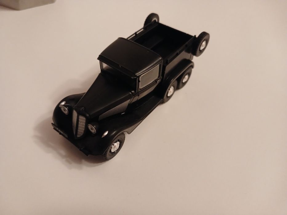 Колекційна машинка ГАЗ-21 випуск 117 Автолегенди СРСР