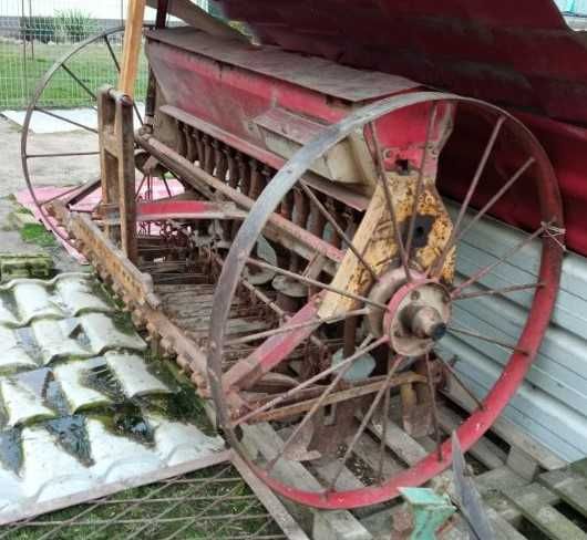 Maszyny  rolnicze (opryskiwacz ,siewnik)