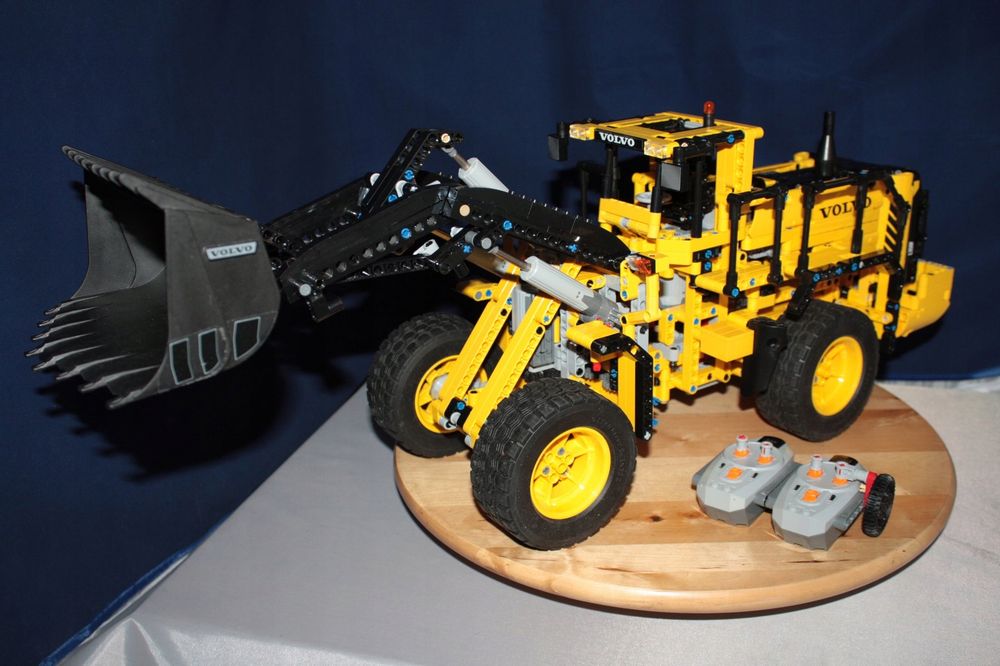 Lego Technic 42030 Koparka Volvo L350F