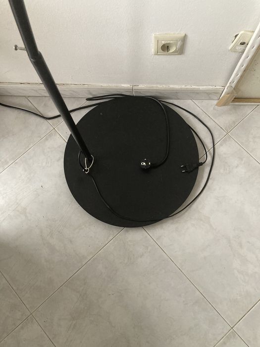 Candeeiro IKEA Scaftet com abajur preto metalico
