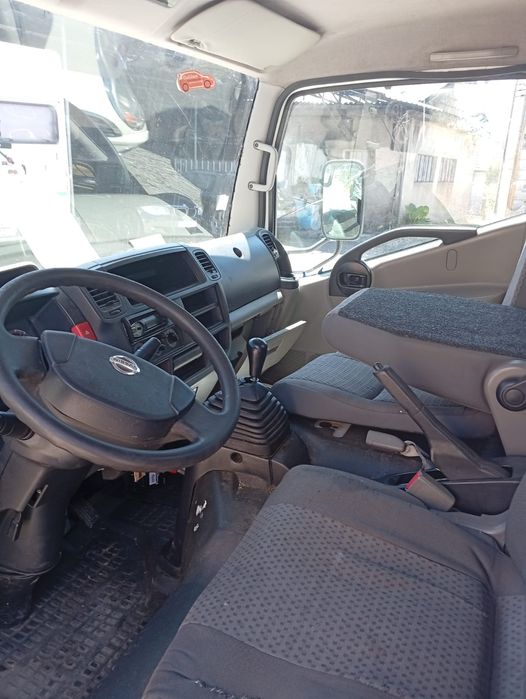 Nissan cabstar Naquel de grua elevatória