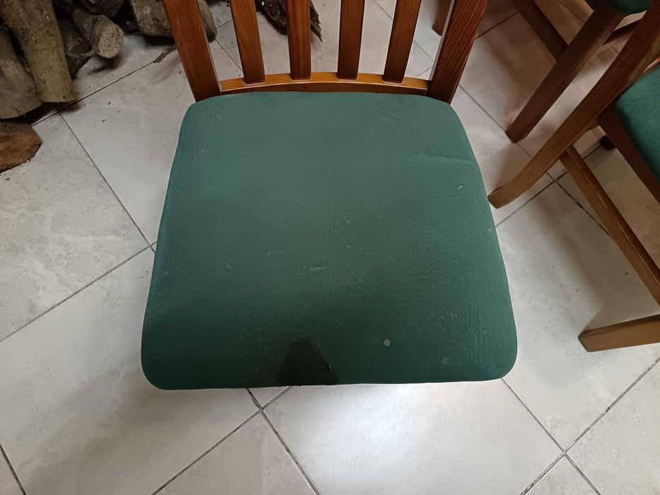 Mesa de jantar mais 4 cadeiras